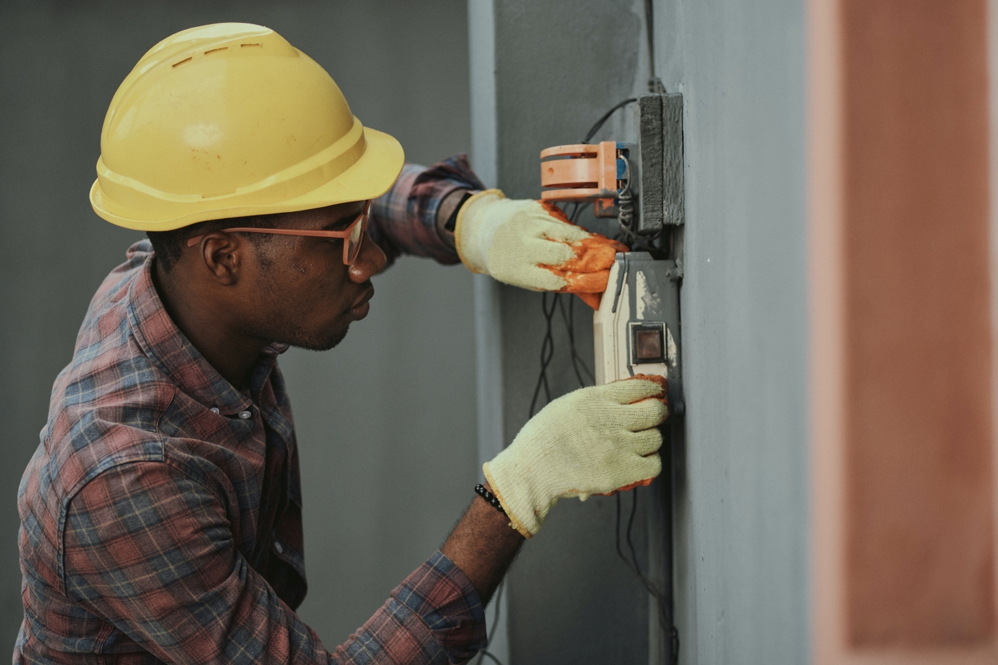 Les électriciens sont-ils concernés par l'assurance décennale ?